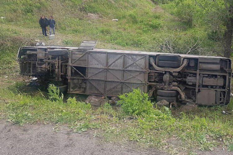 Myanmar'da otob&uuml;s kazası: 13 &ouml;l&uuml;, 25 yaralı