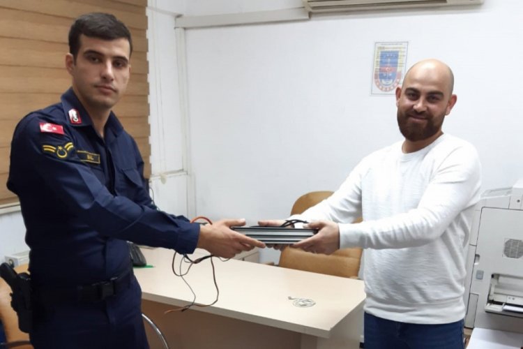 Oto hırsızı &ouml;nce kameralara sonra jandarmaya yakalandı