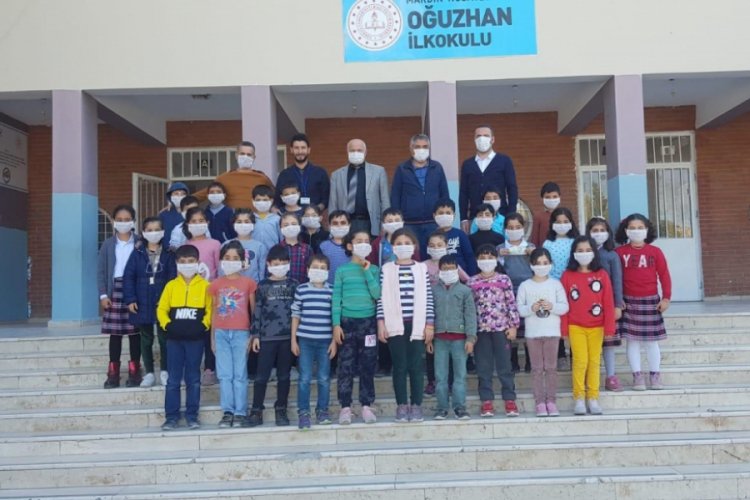 &Ouml;ğrenciler, l&ouml;semi hastalarına destek i&ccedil;in maske taktı