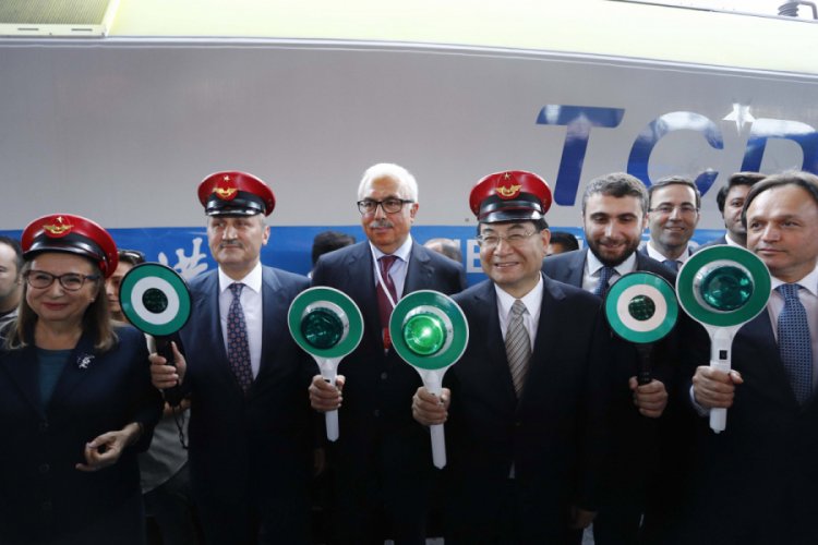 &Ccedil;in'den Avrupa'ya giden ilk y&uuml;k treni, Ankara'dan t&ouml;renle uğurlandı