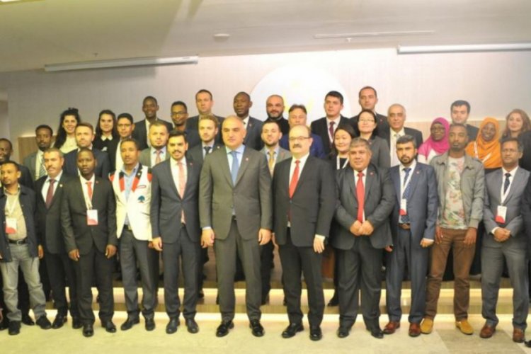 Bakan Ersoy: 22 &uuml;lkede, 23 T&uuml;rkiye Mezunları Derneği kurduk