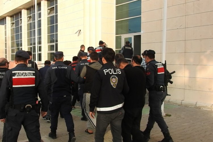 &Ccedil;eşme'de 6 Afgan uyruklu insan ka&ccedil;ak&ccedil;ısı tutuklandı