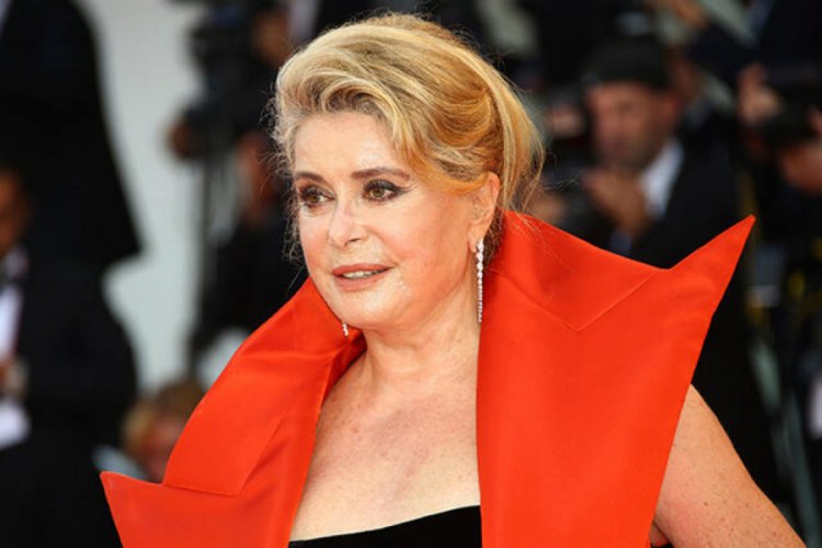 Catherine Deneuve fel&ccedil; ge&ccedil;irdi