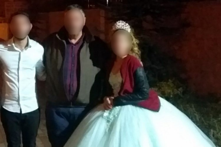 &Ccedil;ocuk gelin ve damat &ouml;nce karşılıklı g&ouml;bek attı, sonra pencereden ka&ccedil;tı