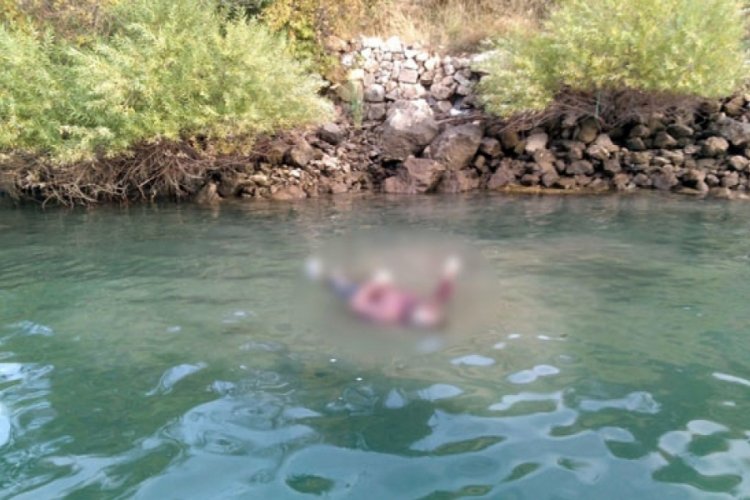 Turistler şişme manken zannetti! Ceset &ccedil;ıktı