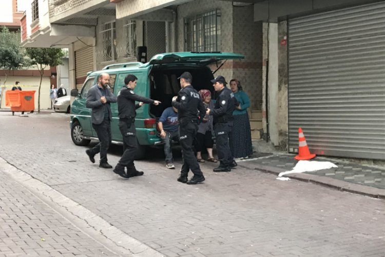Aile kavgasında silahını &ccedil;ekti: Eşini, oğlunu ve damadını vurdu