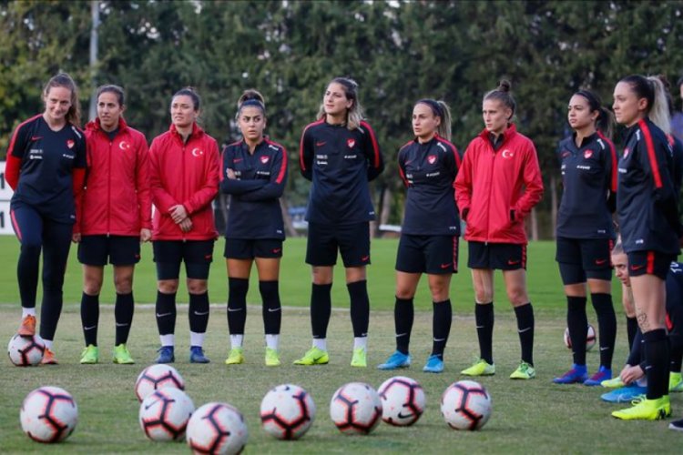 Kadın A Milli Futbol Takımı yarın Hollanda ile karşılaşacak