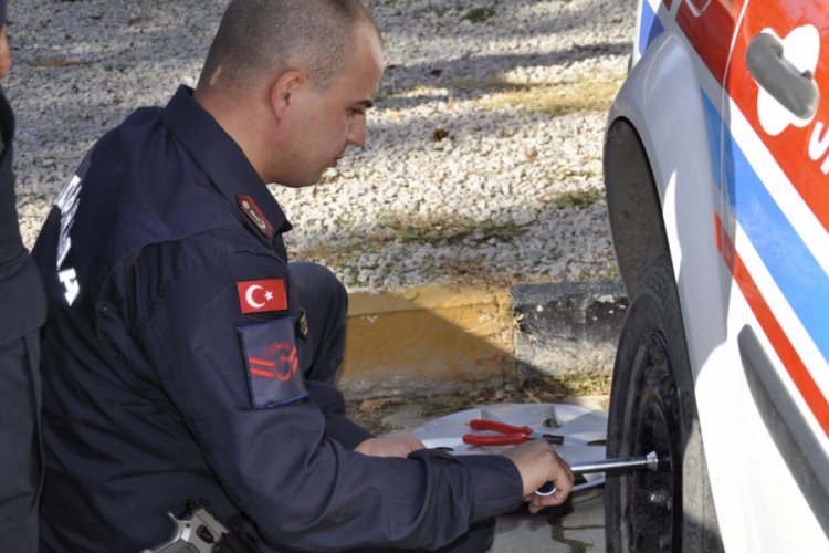 Jandarma Trafik ekiplerine kış lastiği uygulaması