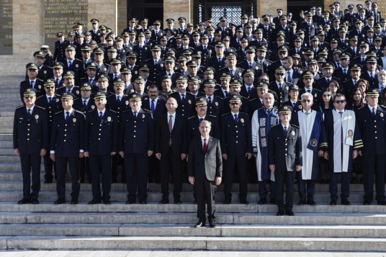 T&uuml;rk Polis Teşkilatı'ndan Anıtkabir'e ziyaret