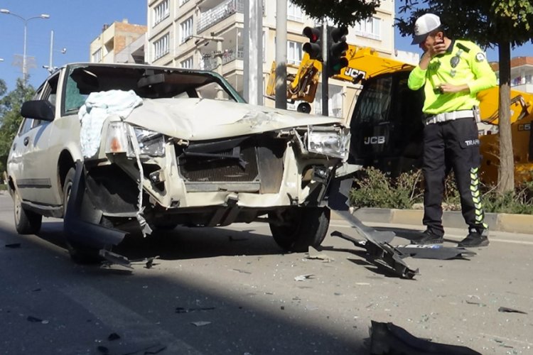 Otomobil ile motosiklet &ccedil;arpıştı: 2 yaralı
