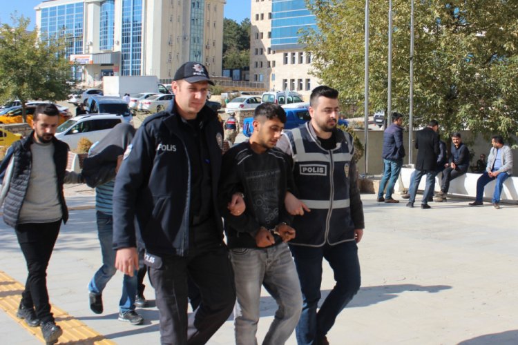 Elazığ polisi 2 hırsızlık ş&uuml;phelisini su&ccedil; &uuml;st&uuml; yakaladı