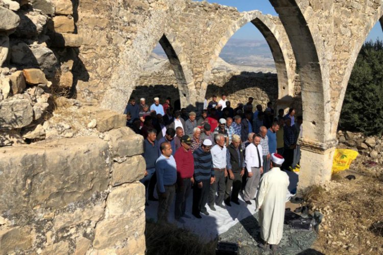 &Ccedil;ift&ccedil;iler yağmur duasına &ccedil;ıktı
