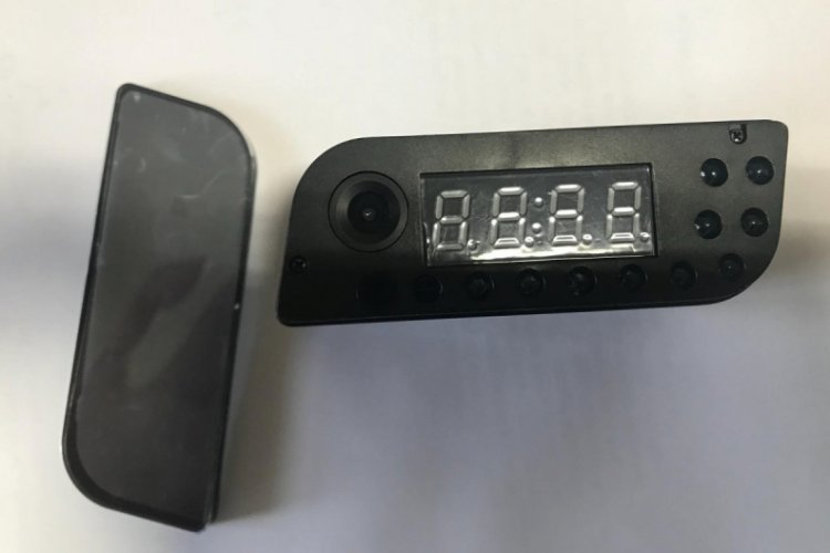 Banyoda gizli kamerayı bulan kadın, kocasından şikayet&ccedil;i oldu