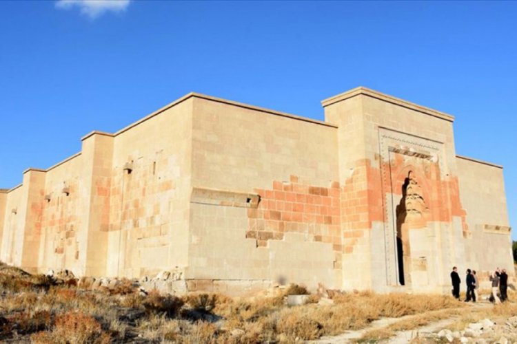 Aksaray'daki 9 asırlık Sel&ccedil;uklu kervansarayı restore ediliyor