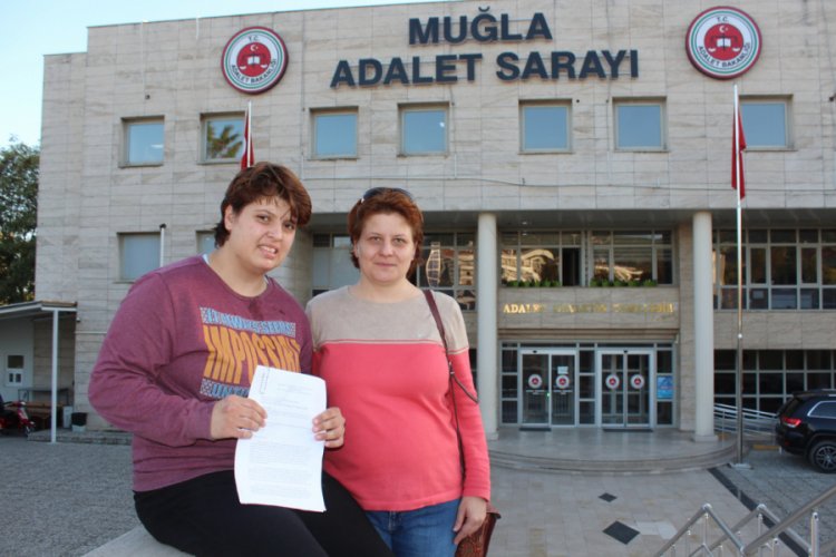 Otizimli kızı ile su&ccedil; duyurusunda bulundu