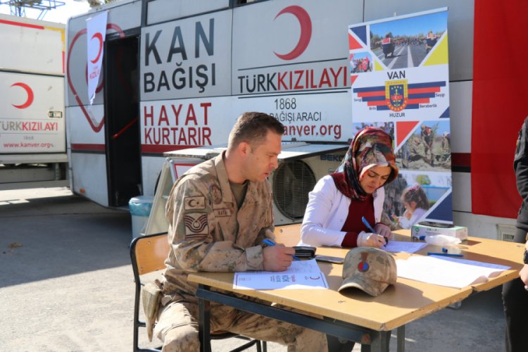 G&uuml;venlik g&uuml;&ccedil;lerinden kan bağışı