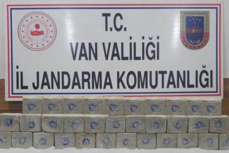 Terk edilen atın y&uuml;k&uuml;nde 51 kilo eroin ele ge&ccedil;irildi