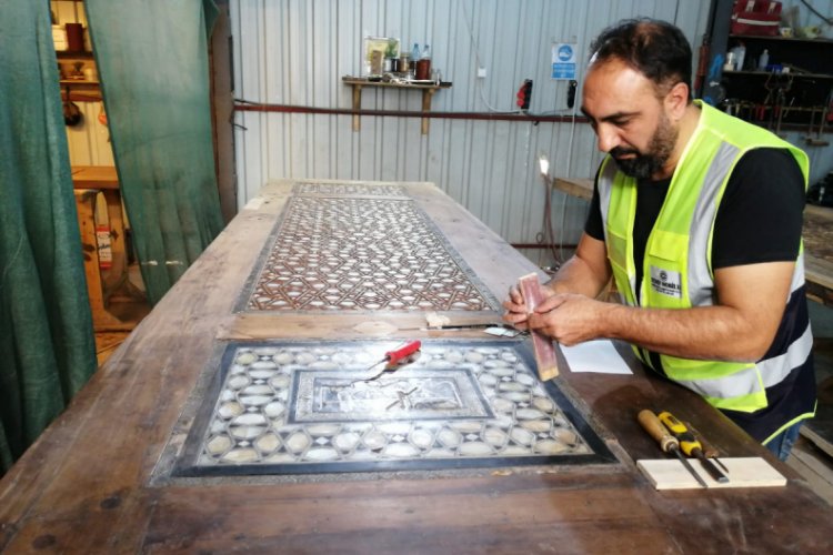 Sultanahmet Camii'nin kapıları 400 yıl sonra aynı teknikle yenileniyor