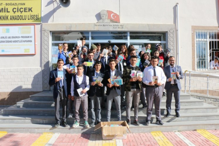 Öğrencilerden köy okullarına kitap desteği