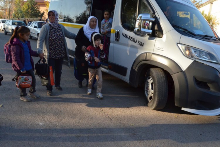 O okulda &ouml;zel &ouml;ğrenciler derste