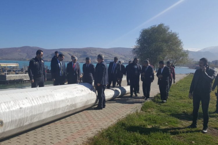 B&ouml;lgenin en b&uuml;y&uuml;k T&uuml;rk bayrağı Van G&ouml;l&uuml; sahilinde dalgalanacak