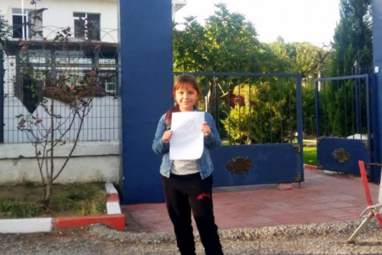 8 yaşındaki kız askere gitmek i&ccedil;in dilek&ccedil;e verdi