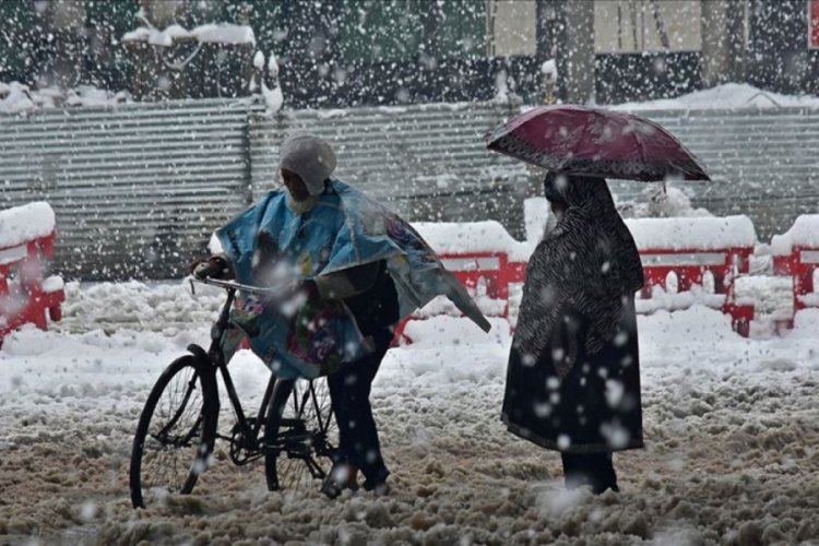 Cammu Keşmir'de yoğun kar nedeniyle 6 kişi &ouml;ld&uuml;