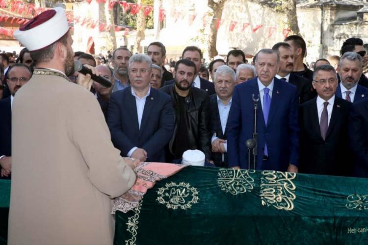 Cumhurbaşkanı Erdoğan, Akbaşoğlu'nun annesinin cenazesine katıldı