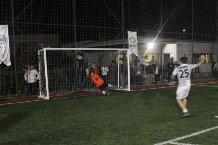 Bursa'da nefes kesen futbol turnuvası