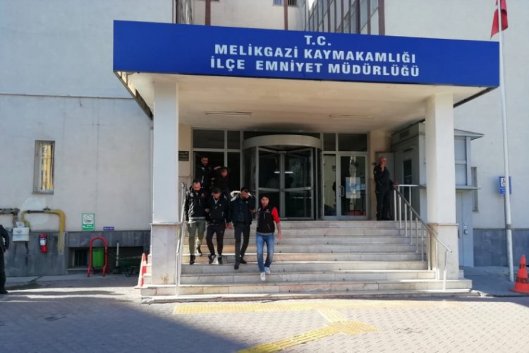 Uyuşturucu operasyonunda yakalanan 4 şahıs adliyeye sevk edildi