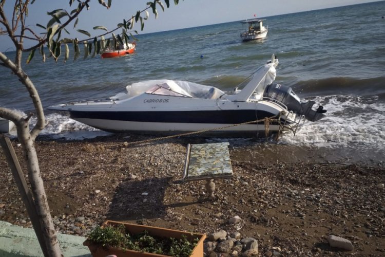 Yurt dışına gitmek i&ccedil;in s&uuml;rat teknesi &ccedil;aldılar
