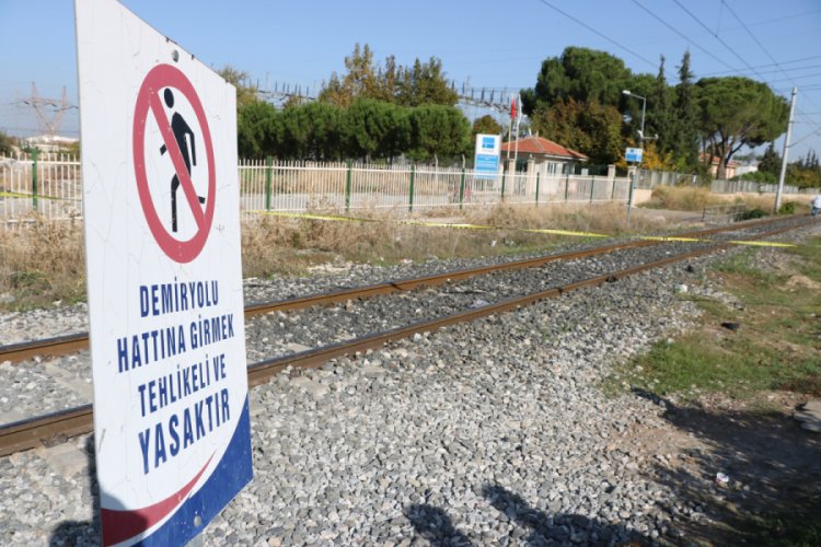 Trenin &ccedil;arptığı yaşlı adam ağır yaralandı