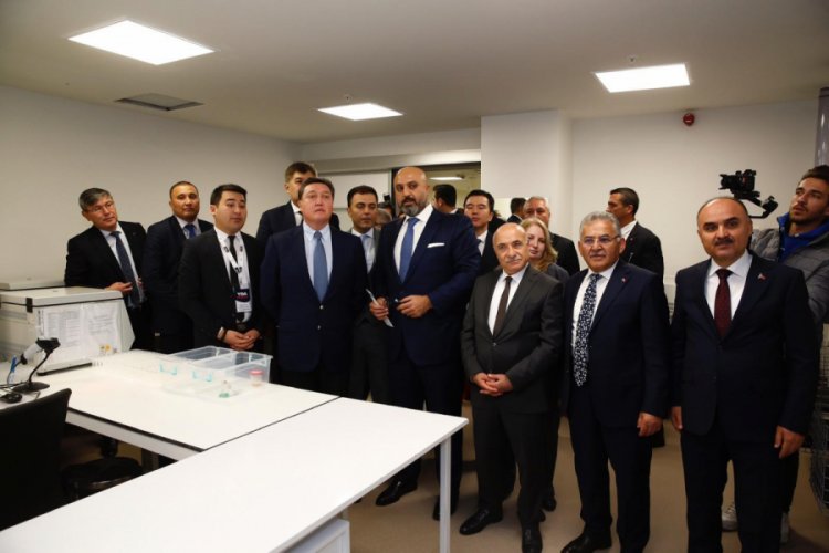 Kazakistan Başbakanı Askar Mamin Kayseri'de