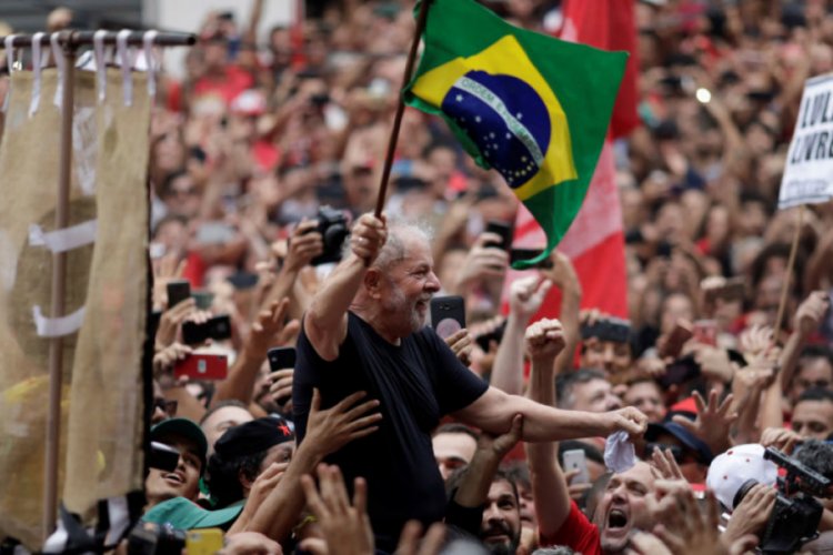 Tahliye edilen eski Brezilya Devlet Başkanı Lula destekçilerine seslendi
