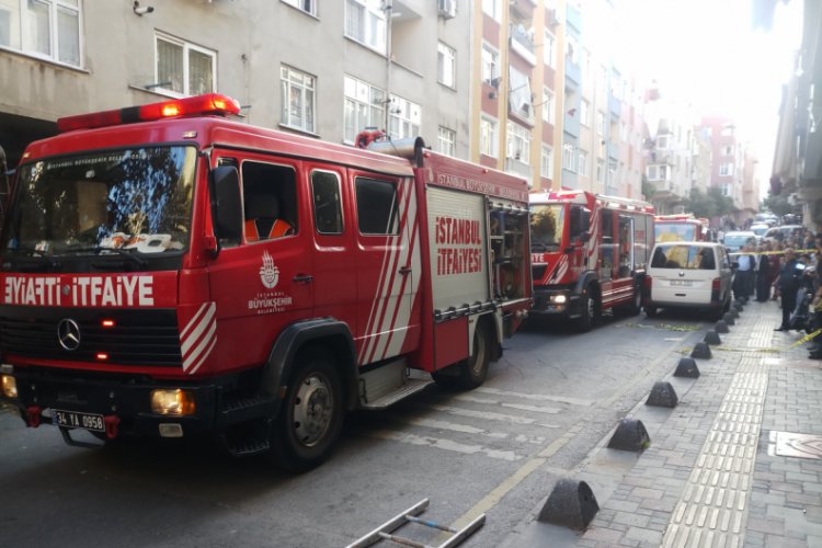 Yangında mahsur kalan kadın itfaiye ekipleri tarafından kurtarıldı
