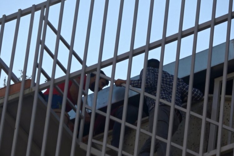Maaşını isteyen iş&ccedil;iyi patronları feci şekilde d&ouml;vd&uuml;