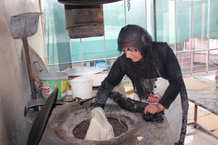 3 &ccedil;ocuk annesi y&ouml;resel ekmek &uuml;retimiyle, 5 kişiye istihdam sağladı