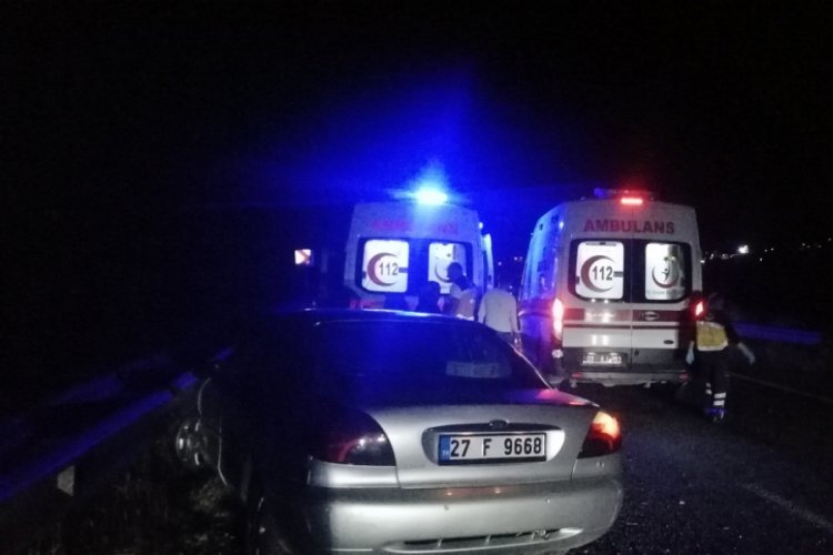 G&ouml;lbaşı il&ccedil;esinde iki otomobil &ccedil;arpıştı