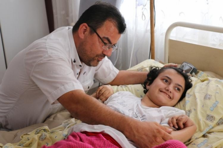 K&ouml;k h&uuml;cre tedavisi bekleyen 13 yaşındaki Medine hayatını kaybetti
