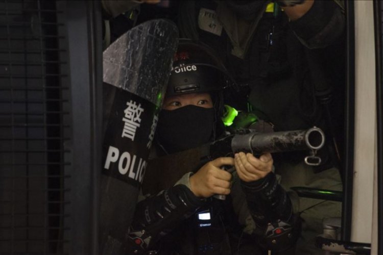 Hong Kong polisi protestolarda ger&ccedil;ek mermi kullandı