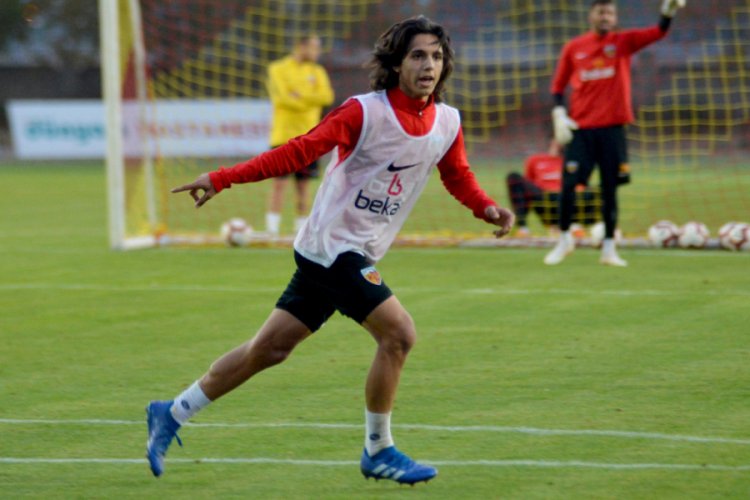 S&uuml;per Lig'in en gen&ccedil; golc&uuml;s&uuml; Emre Demir'in hikayesi