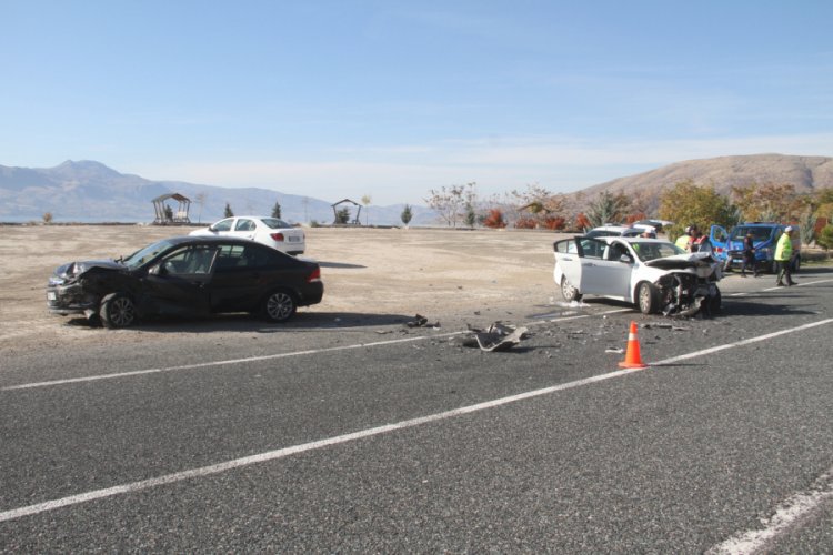 Elazığ'da trafik kazası: 4 yaralı