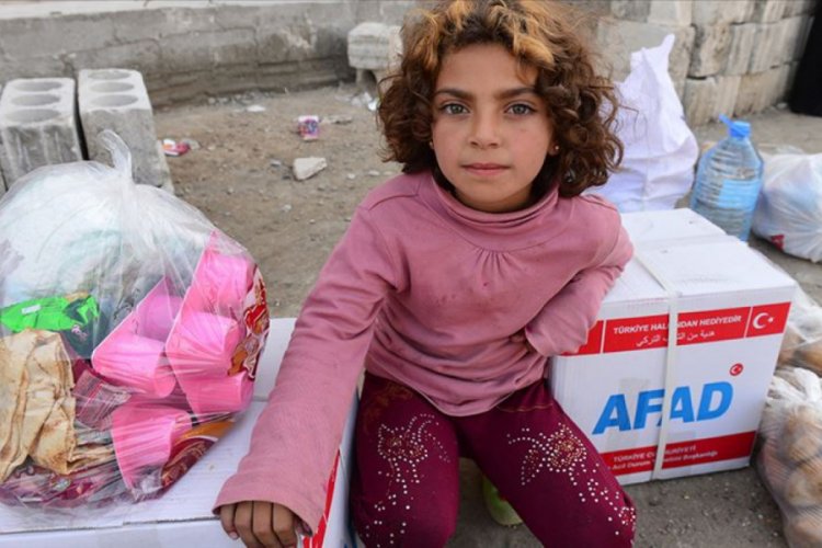 T&uuml;rkiye Barış Pınarı Harekatı b&ouml;lgesindeki sivillere yardıma koştu