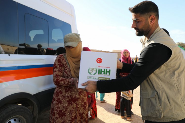 Tel Abyad ve Rasulayn'da 2 bin aileye yardım eli