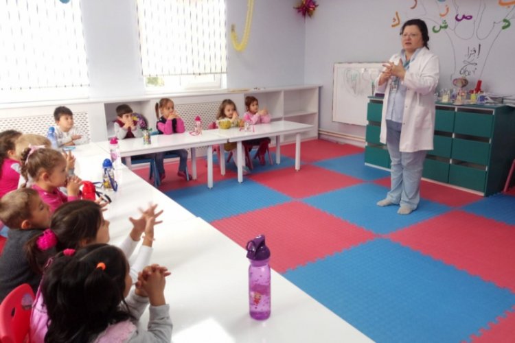 Minik &ouml;ğrencilere doğru y&ouml;ntemle el yıkama ve el temizliği anlatıldı