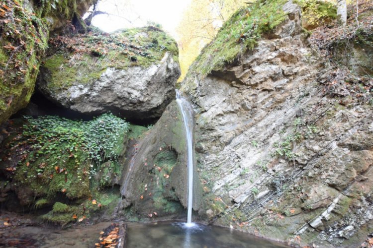 Vali Deniz ve fotoğraf&ccedil;ılar Demirci'nin doğal g&uuml;zelliklerini keşfetti