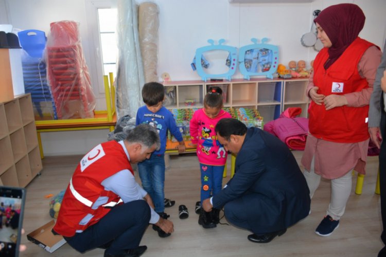 Kilis'te &ouml;ğrencilere kıyafet yardımı