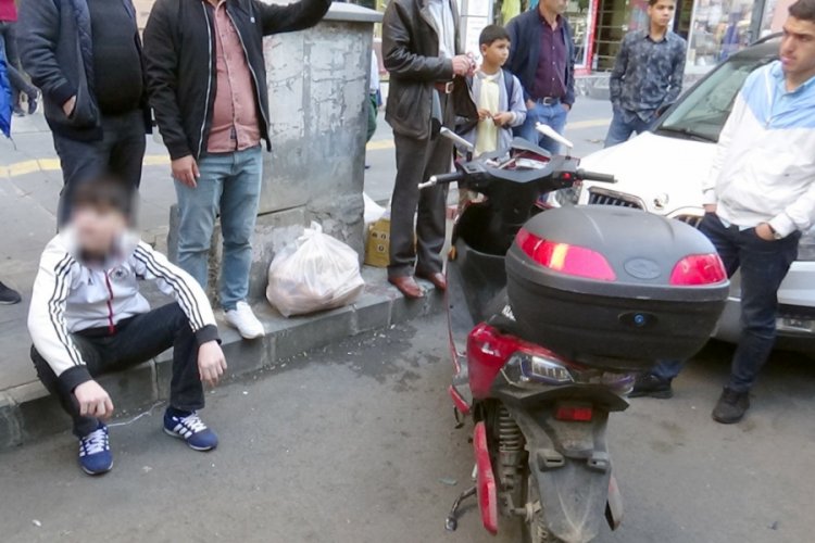 15 yaşındaki &ccedil;ocuğun kullandığı elektrikli motosiklet yayaya &ccedil;arptı