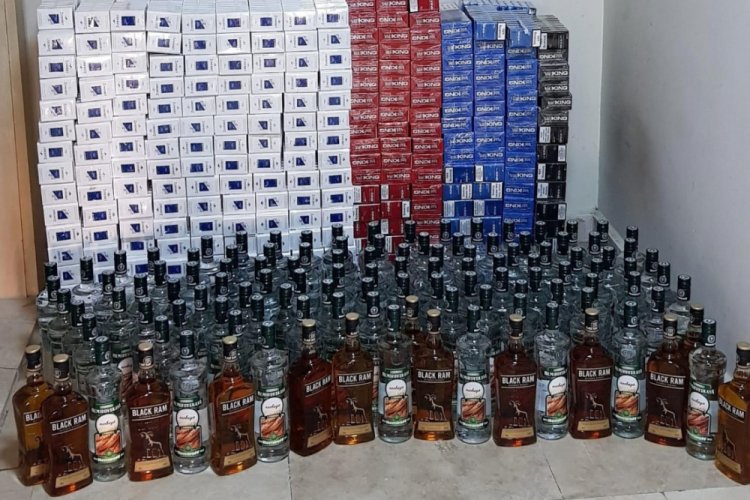G&uuml;rcistan plakalı ara&ccedil;larda ka&ccedil;ak i&ccedil;ki ve ka&ccedil;ak sigara ele ge&ccedil;irildi