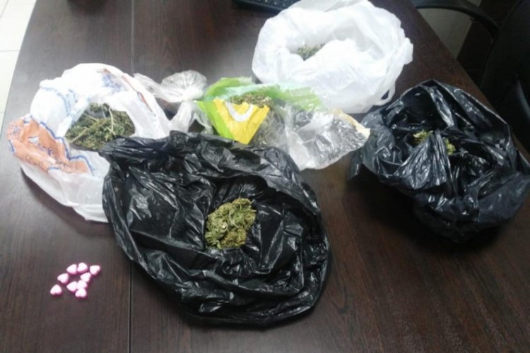 Uyuşturucu operasyonunda esrar ve bonzai ele ge&ccedil;irildi